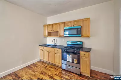 225 10th Street, Newark, NJ 07107 - Photo 32