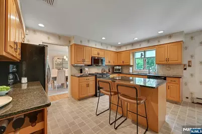 885 Summit Avenue, River Edge, NJ 07661 - Photo 20