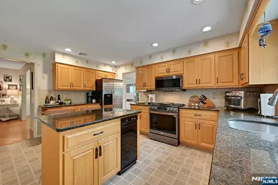 885 Summit Avenue, River Edge, NJ 07661 - Photo 22