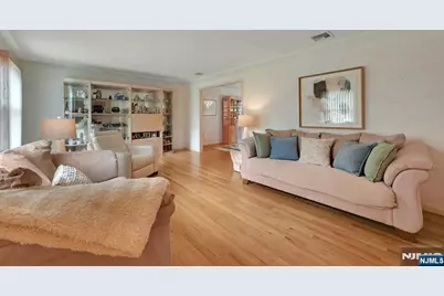 885 Summit Avenue, River Edge, NJ 07661 - Photo 16