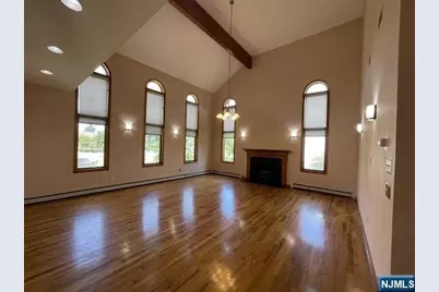 305 Cardinal Place, Paramus, NJ 07652 - Photo 4