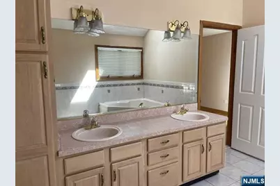 305 Cardinal Place, Paramus, NJ 07652 - Photo 24