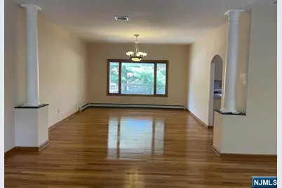 305 Cardinal Place, Paramus, NJ 07652 - Photo 8