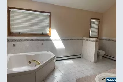 305 Cardinal Place, Paramus, NJ 07652 - Photo 22