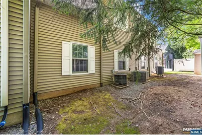 20 Mulford Court C0025 #C0025, Roseland, NJ 07068 - Photo 4