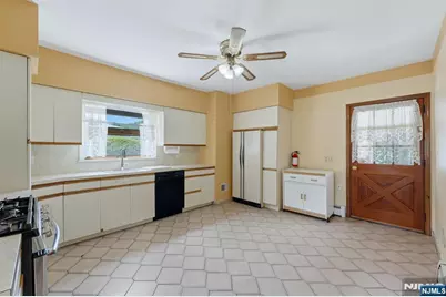 305 Falmouth Avenue, Elmwood Park, NJ 07407 - Photo 10