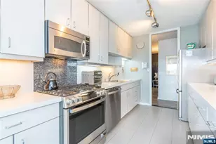 6 Horizon Road 2702, Fort Lee, NJ 07024 - Photo 2