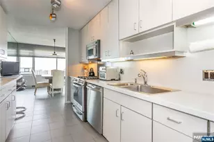 6 Horizon Road 2702, Fort Lee, NJ 07024 - Photo 4
