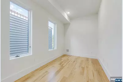20 Van Nostrand 2 #2, Jersey City, NJ 07305 - Photo 4