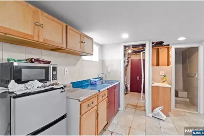 48 Cedarhurst, Woodland Park, NJ 07424 - Photo 24