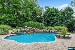 356 N Farview Ave, Paramus, NJ 07652 - Photo 4