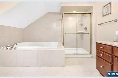 356 N Farview Avenue, Paramus, NJ 07652 - Photo 24