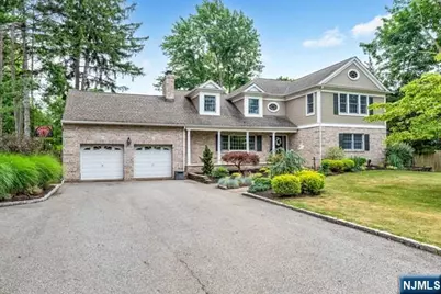 356 N Farview Avenue, Paramus, NJ 07652 - Photo 2