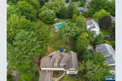 356 N Farview Avenue, Paramus, NJ 07652 - Photo 48