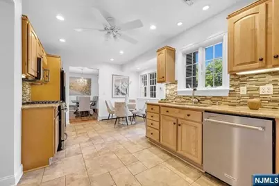 356 N Farview Avenue, Paramus, NJ 07652 - Photo 12