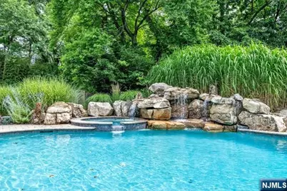 356 N Farview Avenue, Paramus, NJ 07652 - Photo 44