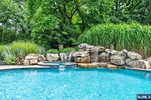 356 N Farview Ave, Paramus, NJ 07652 - Photo 44
