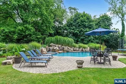 356 N Farview Avenue, Paramus, NJ 07652 - Photo 40