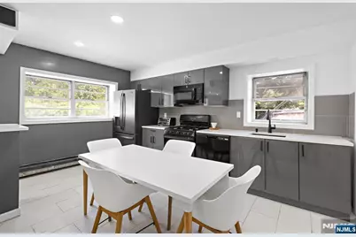 554 Elm Avenue, Ridgefield, NJ 07657 - Photo 14