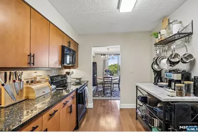 1077 River Road 303 #303, Edgewater, NJ 07020 - Photo 10