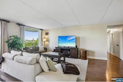 1077 River Road 303 #303, Edgewater, NJ 07020 - Photo 4