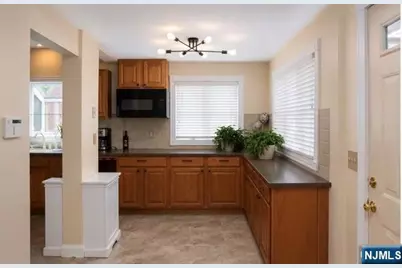307 Raymond Street, Hasbrouck Heights, NJ 07604 - Photo 2