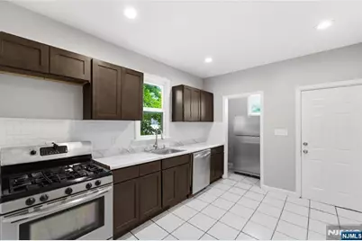 318 Grove Street, Newark, NJ 07103 - Photo 8