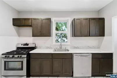 318 Grove Street, Newark, NJ 07103 - Photo 10