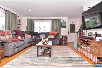 315 Myers Avenue, Hasbrouck Heights, NJ 07604 - Photo 6