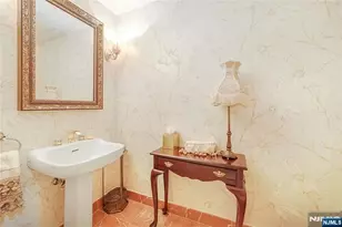 10 Lenox Ct, Fort Lee, NJ 07024 - Photo 14
