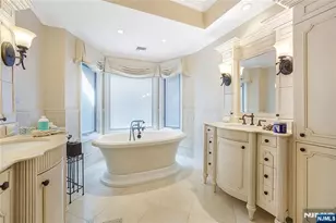 10 Lenox Ct, Fort Lee, NJ 07024 - Photo 22