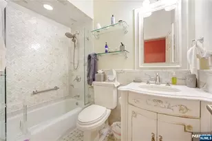 10 Lenox Ct, Fort Lee, NJ 07024 - Photo 28