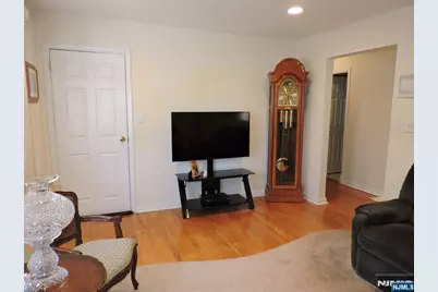 15 Main Avenue, Elmwood Park, NJ 07407 - Photo 4