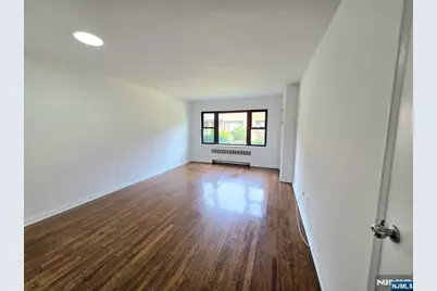 2165C N Central Road C #C, Fort Lee, NJ 07024 - Photo 2