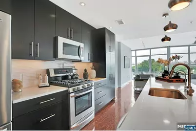 100 Thompson Lane 4D #4D, Edgewater, NJ 07020 - Photo 10