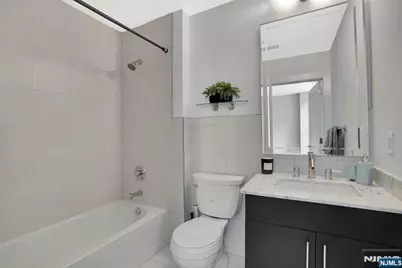 100 Thompson Lane 4D #4D, Edgewater, NJ 07020 - Photo 22