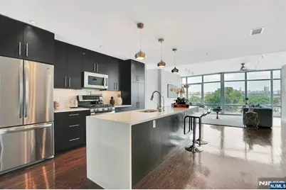 100 Thompson Lane 4D #4D, Edgewater, NJ 07020 - Photo 2