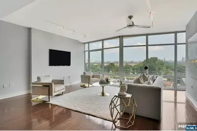 100 Thompson Lane 4D #4D, Edgewater, NJ 07020 - Photo 4
