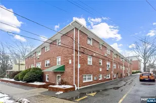 201 Oakdene Pl C00E2, Cliffside Park, NJ 07010 - Photo 4