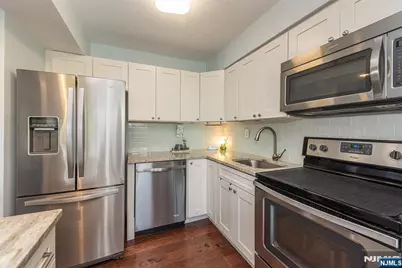 300 Main Street 707 #707, Little Falls Township, NJ 07424 - Photo 10