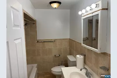 31 Farview Terrace 1st Floor #1st floor, Paramus, NJ 07652 - Photo 6