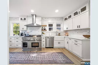 1124 Abbott Boulevard, Fort Lee, NJ 07024 - Photo 12