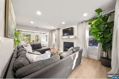 1124 Abbott Boulevard, Fort Lee, NJ 07024 - Photo 6