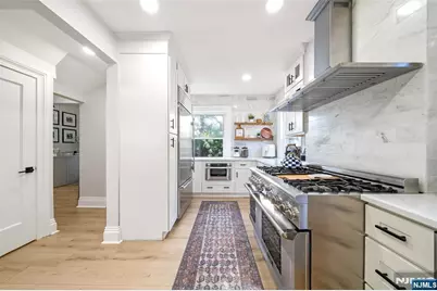 1124 Abbott Boulevard, Fort Lee, NJ 07024 - Photo 14