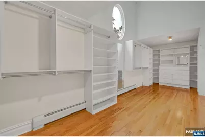 501 Clinton Avenue, Wyckoff Township, NJ 07481 - Photo 18