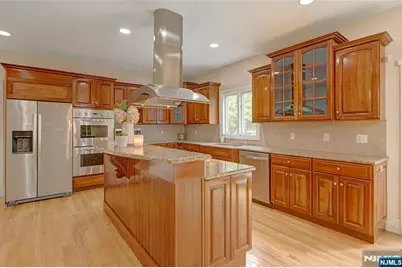 501 Clinton Avenue, Wyckoff Township, NJ 07481 - Photo 6
