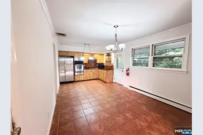 35 Dapp Court, Elmwood Park, NJ 07407 - Photo 2