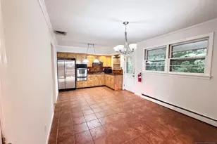 35 Dapp Ct, Elmwood Park, NJ 07407 - Photo 2
