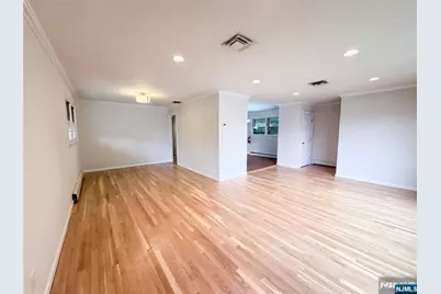 35 Dapp Court, Elmwood Park, NJ 07407 - Photo 6