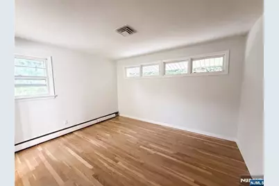 35 Dapp Court, Elmwood Park, NJ 07407 - Photo 10